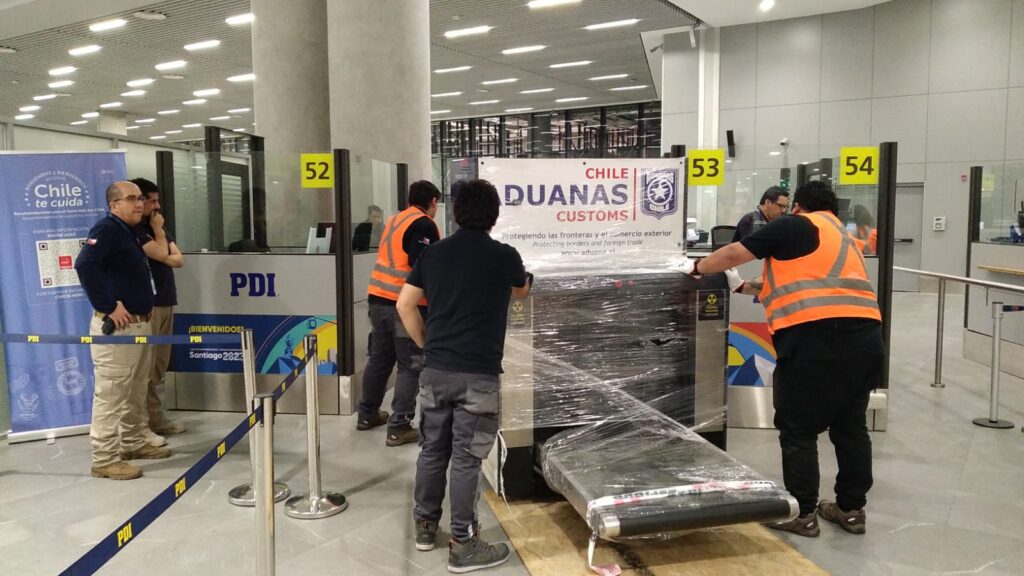 Aduana en el aeropuerto: Cuántos celulares y laptops puedes pasar sin pagar impuestos