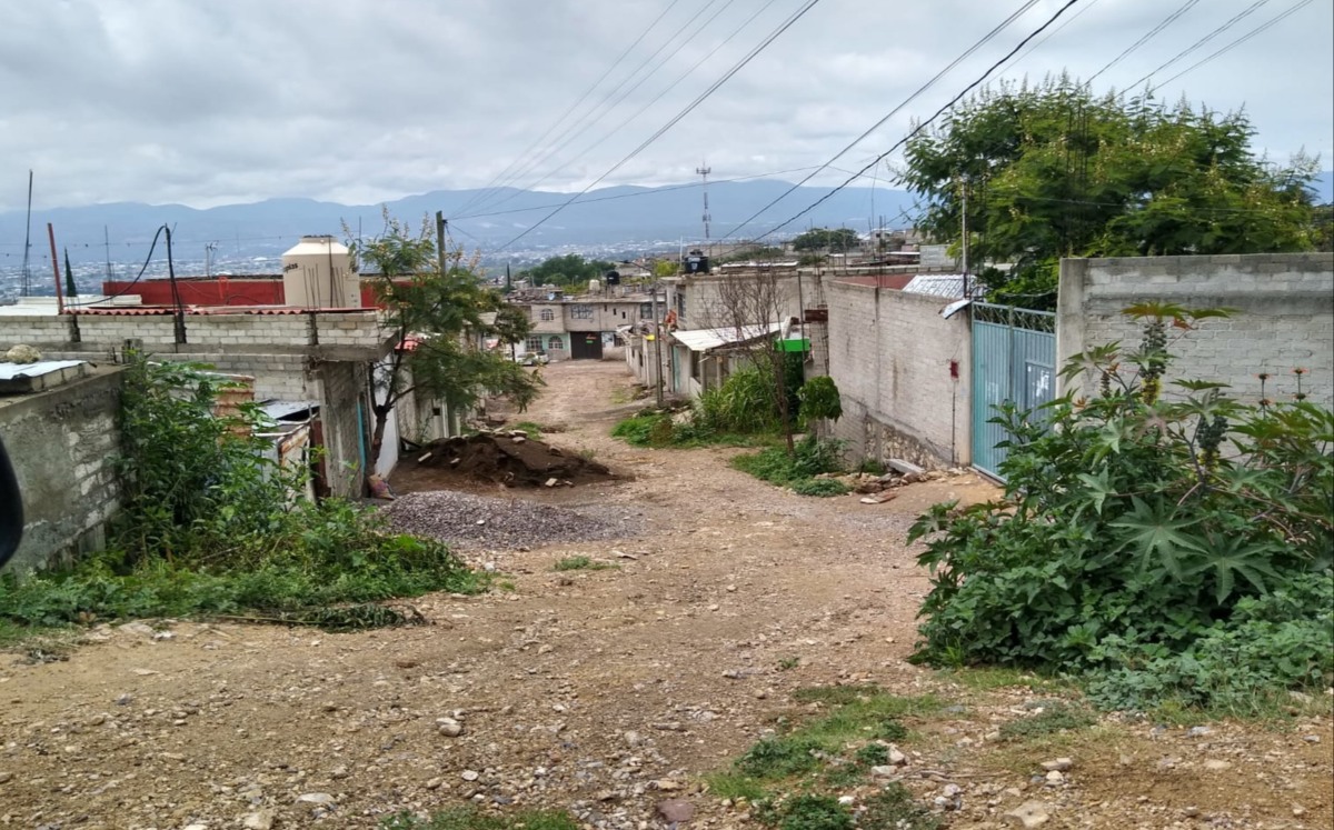 Gobierno entrega títulos de propiedad a 50 mil familias en zonas marginadas