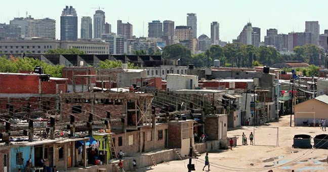 Gobierno entrega títulos de propiedad a 50 mil familias en zonas marginadas