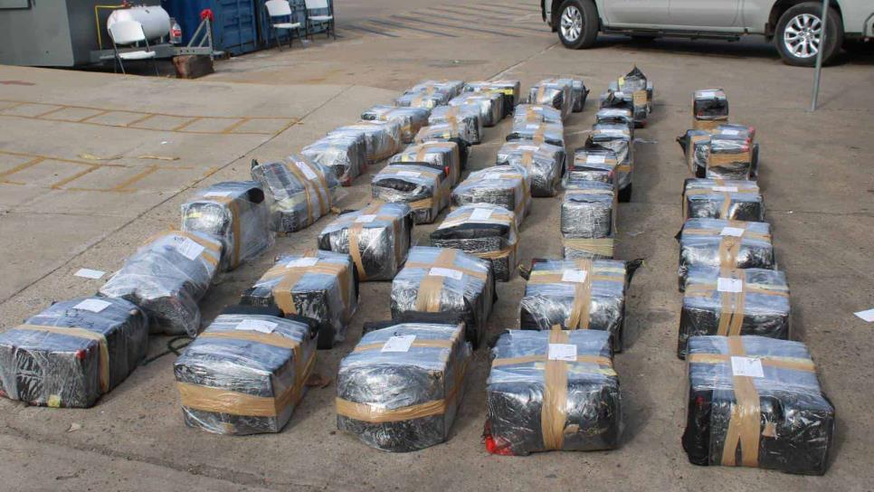 Marina captura embarcación con 3 toneladas de cocaína en costas de Sinaloa
