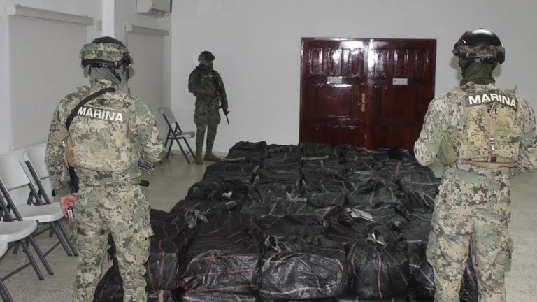Marina captura embarcación con 3 toneladas de cocaína en costas de Sinaloa