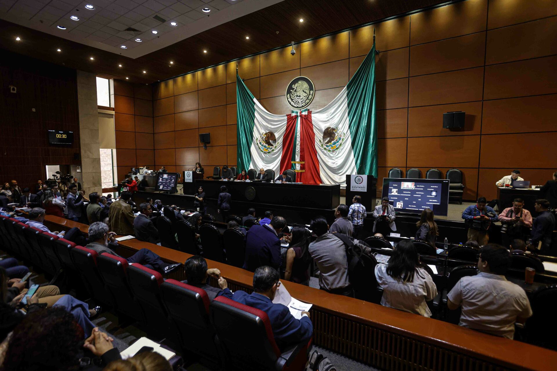 SCJN admite controversia constitucional sobre desaparición de organismos autónomos