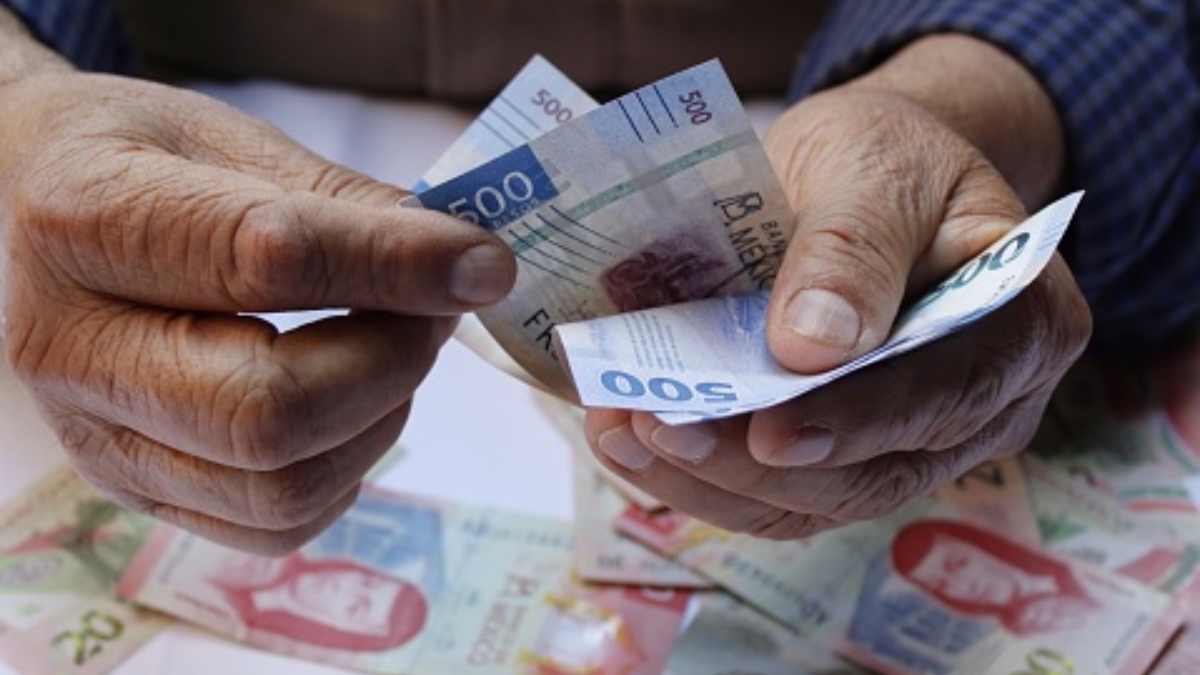 Sheinbaum extiende pensión universal a mujeres de 60 a 64 años