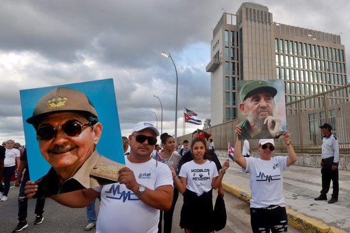 Raúl Castro bajo el microscopio