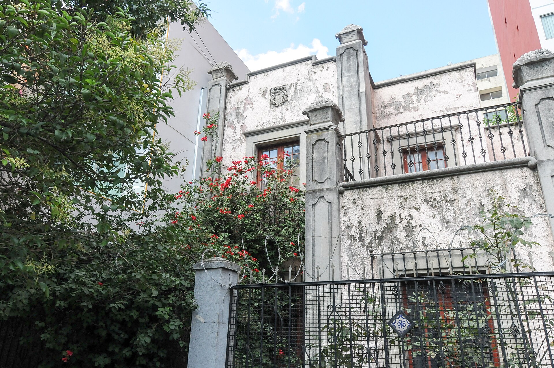 Cómo escriturar una casa sin notario 2026: ¿es legal el contrato privado?