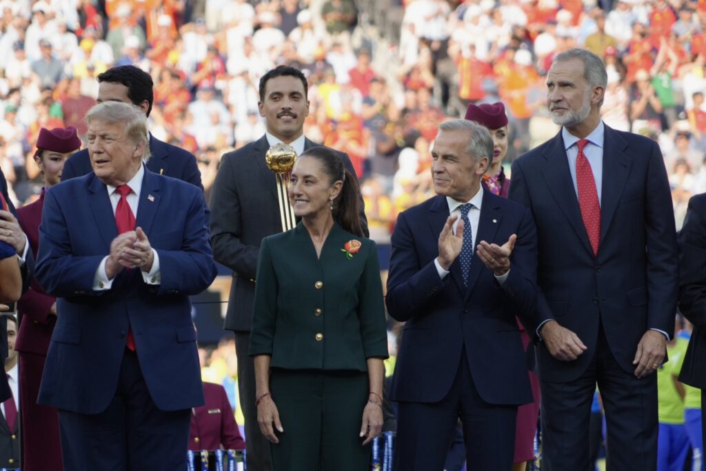 Claudia Sheinbaum participa en ceremonia de clausura del Mundial