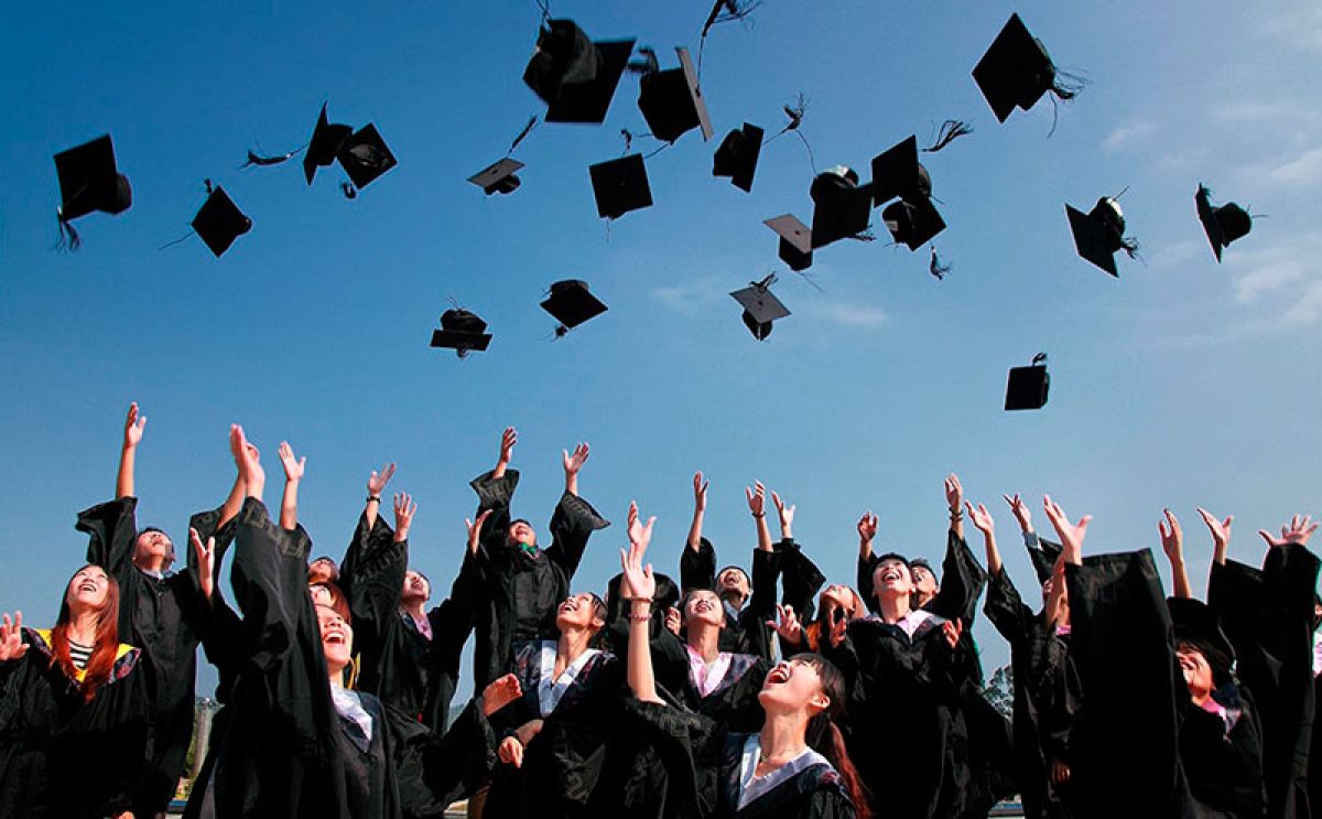 Convocatorias de becas abiertas este mes