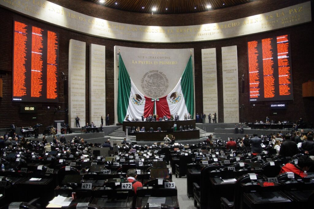 Reforma electoral plantea reducir diputaciones plurinominales a 200 escaños