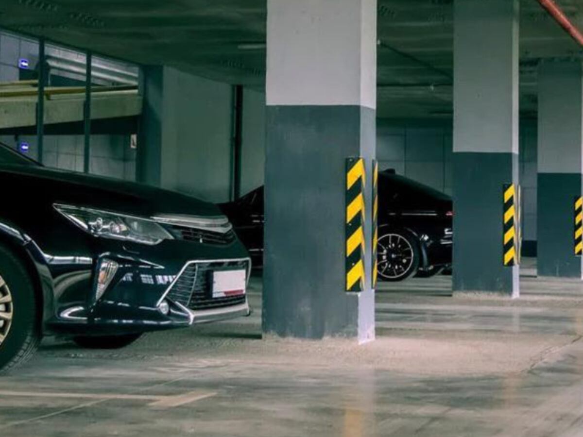 Robo de auto en estacionamientos comerciales