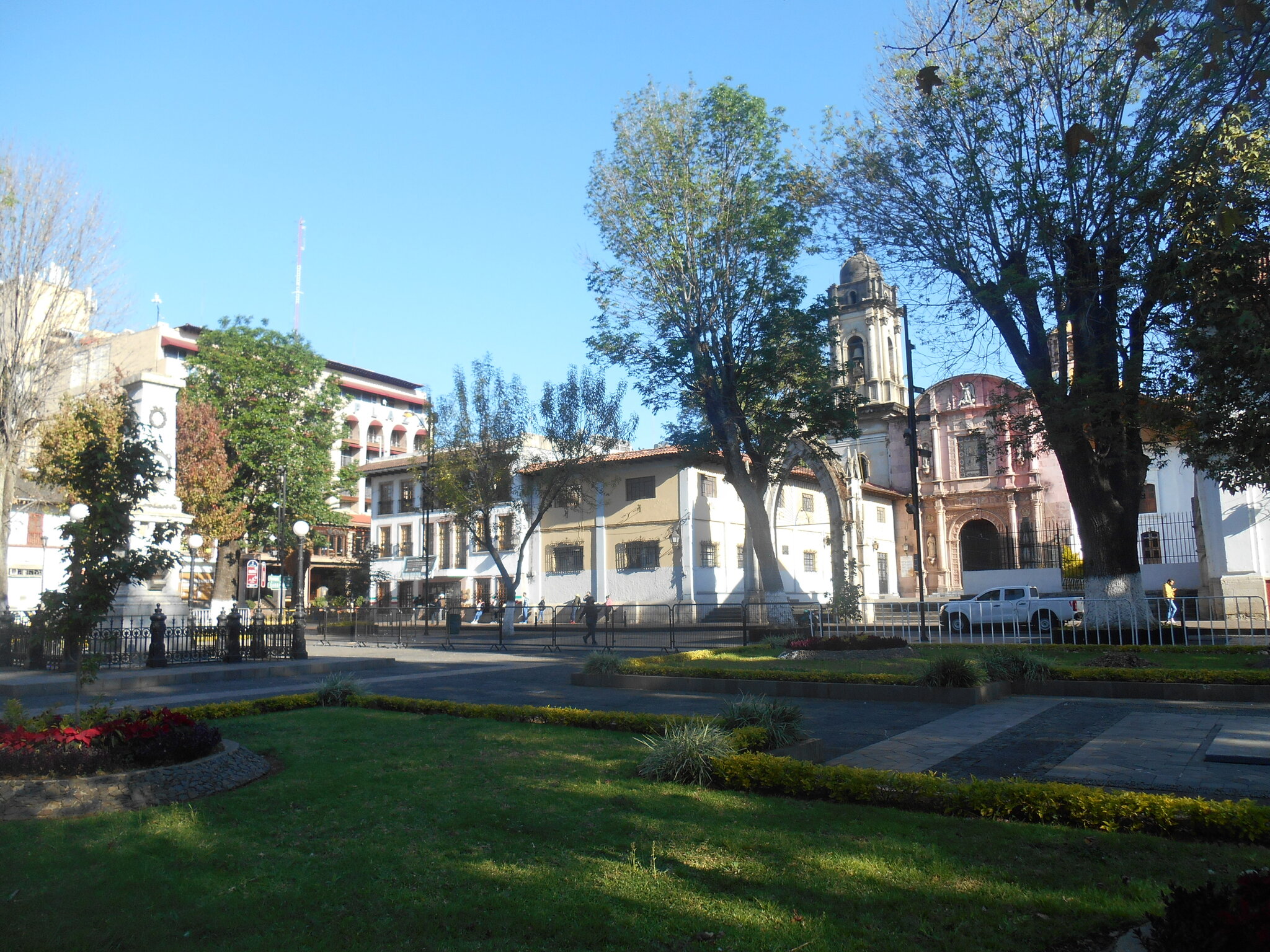 Centro histórico de la ciudad de Uruapan Michoacán con edificios coloniales