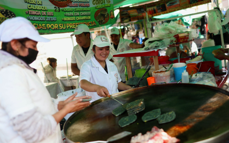 Vender comida en la calle legalmente en México: estos son los permisos que necesitas