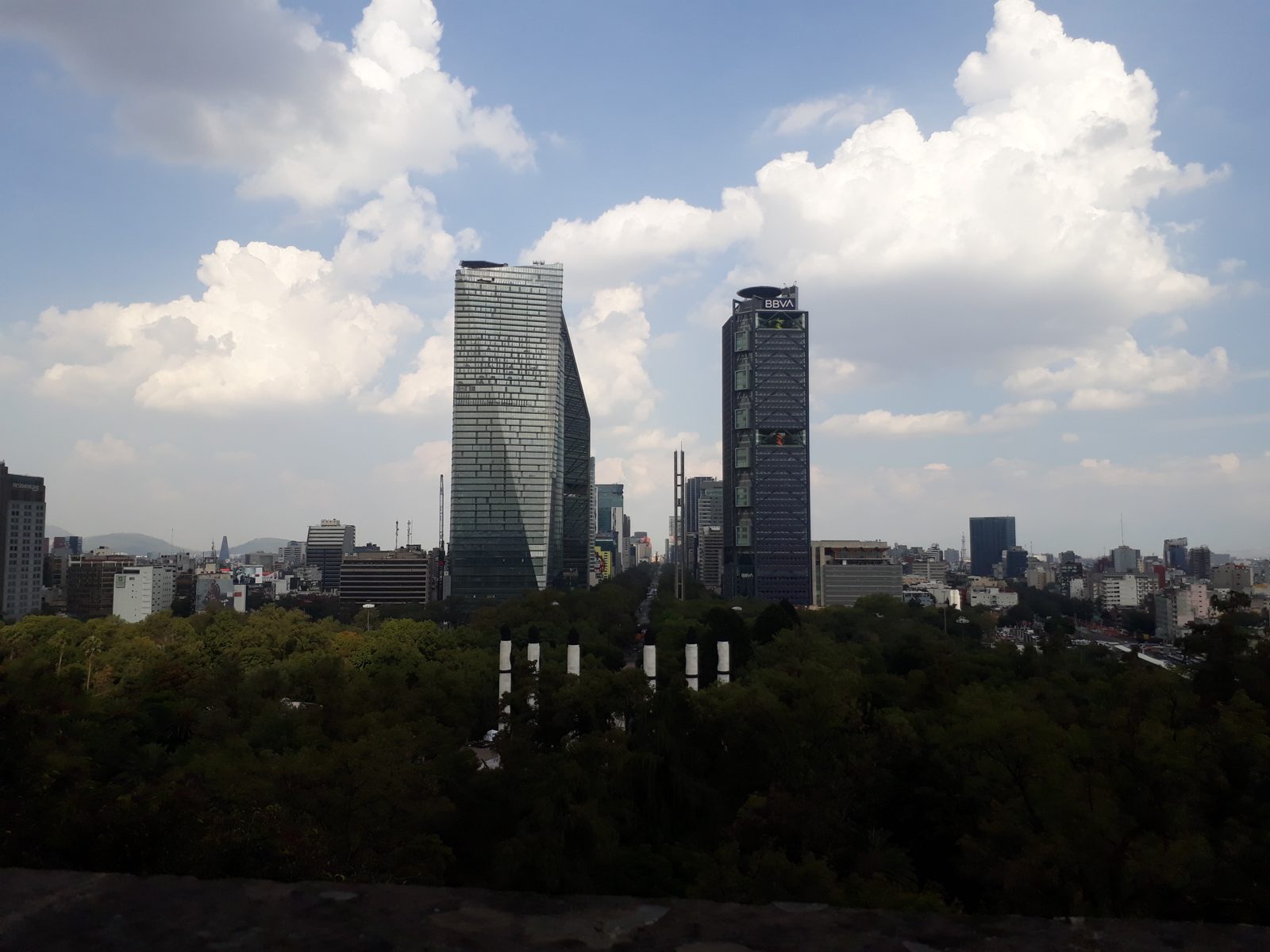 Paseo de la Reforma y el Bosque de Chapultepec, corredor financiero de la Ciudad de México