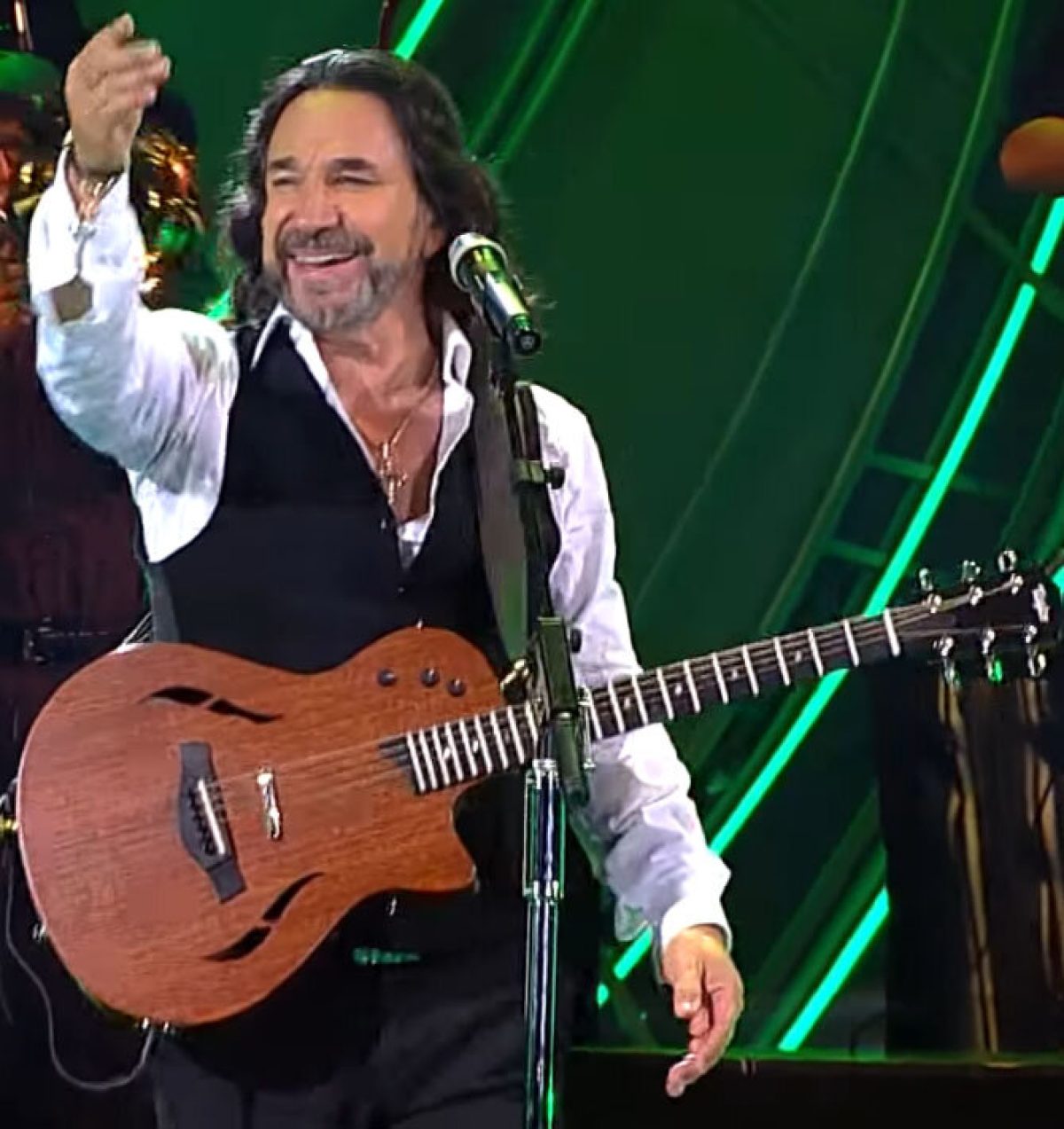 Marco Antonio Solís, líder de Los Bukis, durante una presentación en vivo
