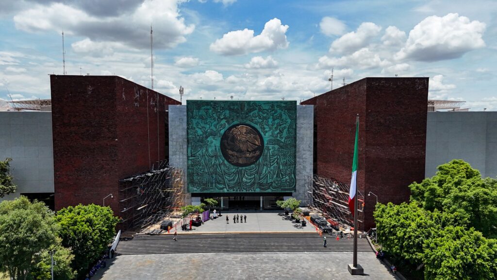 Diputados aprueban reforma que prohíbe la doble nacionalidad para presidente y gobernadores