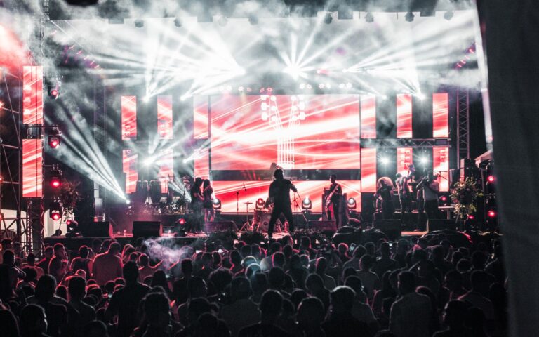Santa Fe Klan da concierto gratis hoy en Tlalnepantla
