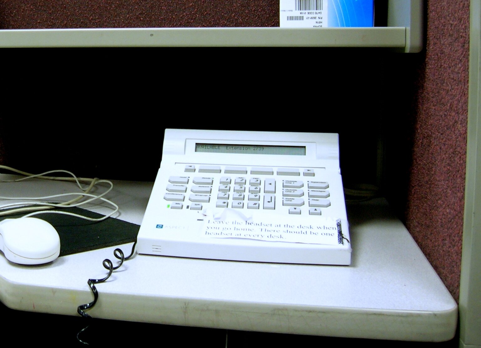 Centro de llamadas telefónico, similar a las líneas 088 y 089 para denunciar extorsión en México