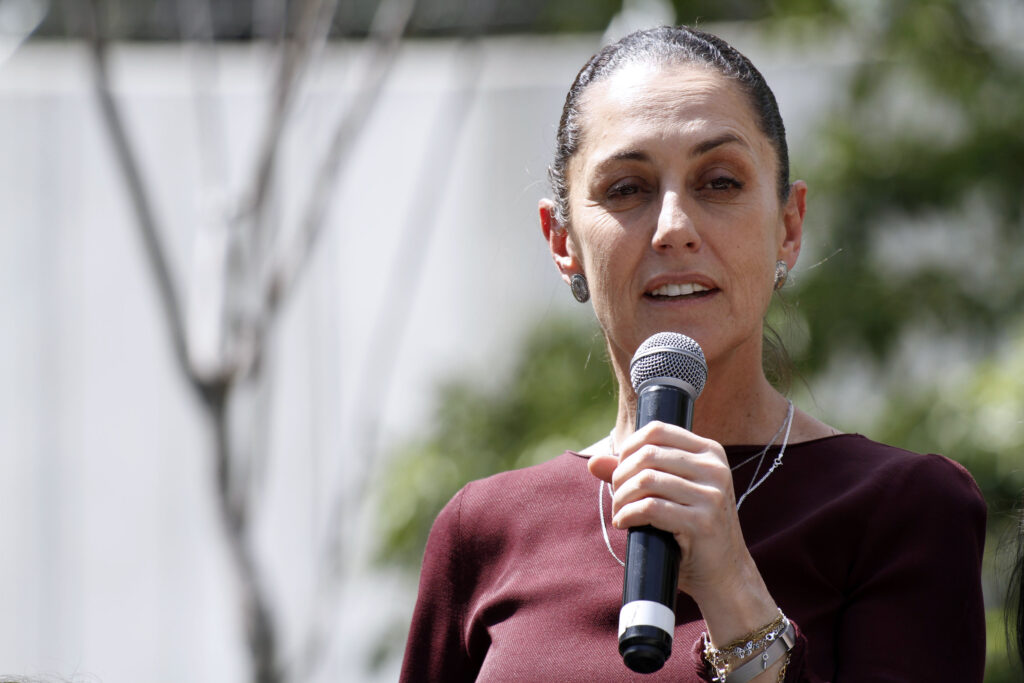 Mexicanos sostienen la economía de EU, dice Sheinbaum