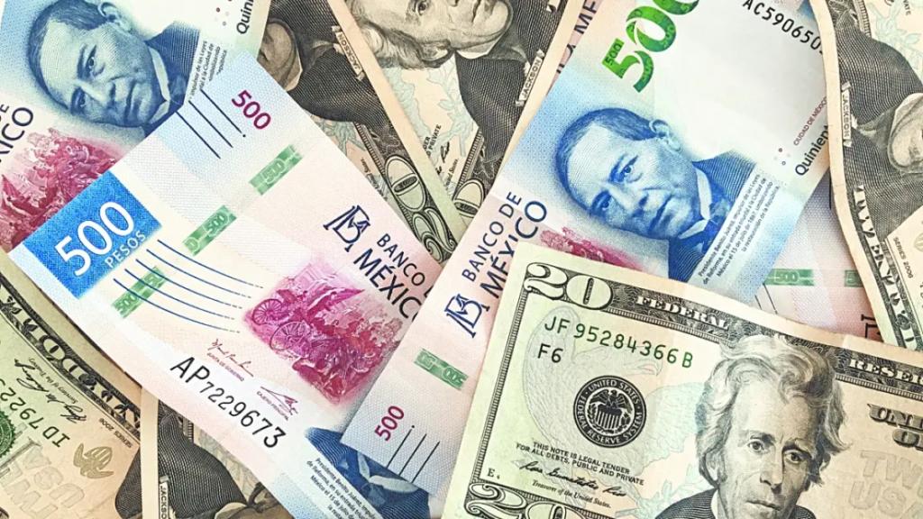 Peso mexicano cierra septiembre con fuerte caída frente al dólar
