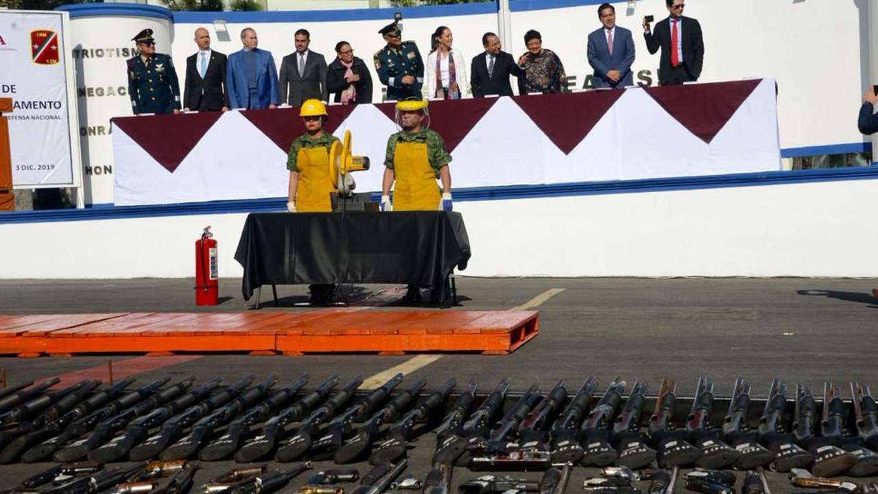Destrucción de armas de fuego canjeadas, con personal de la Secretaría de la Defensa Nacional