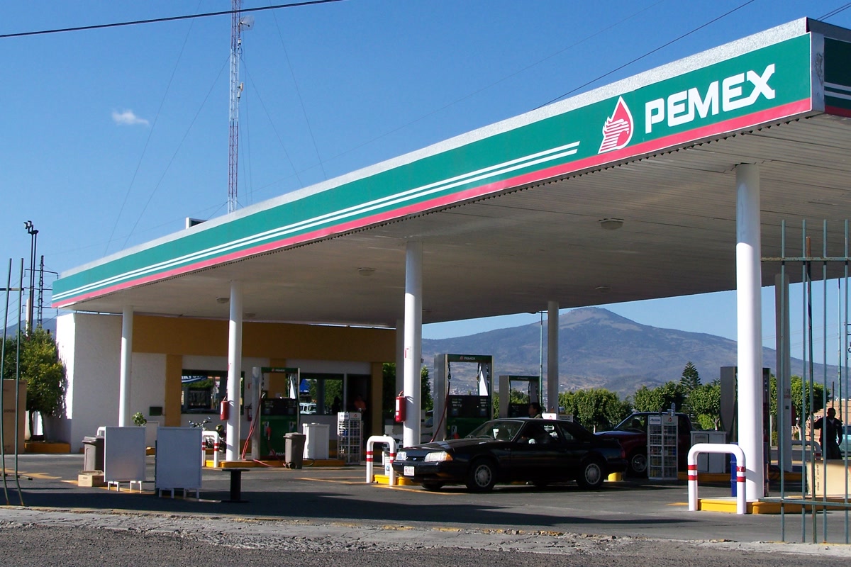 Estación de servicio Pemex en México, donde el precio del litro cambia todos los días