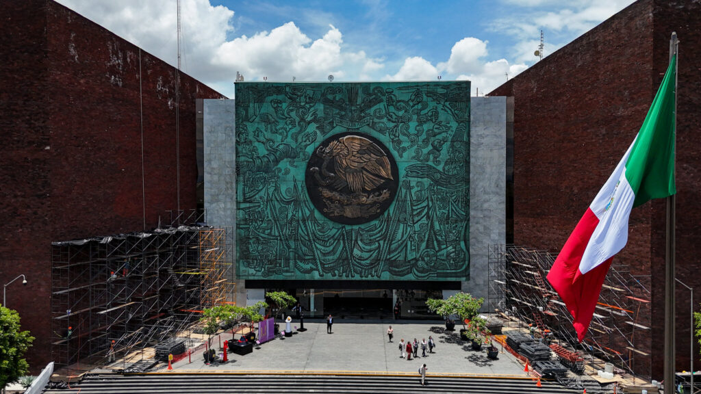 Política exterior de México divide a diputados en la Glosa