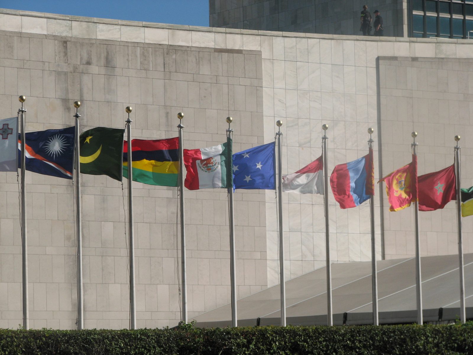 Banderas de los países miembro frente a la sede de la ONU en Nueva York
