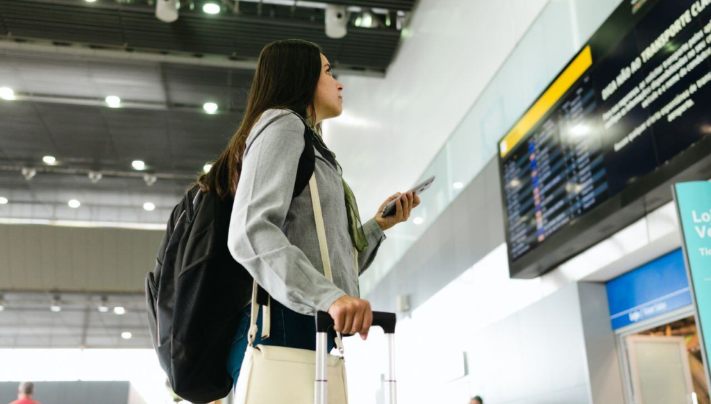 Retraso de vuelo de más de 4 horas: así puedes exigir una compensación