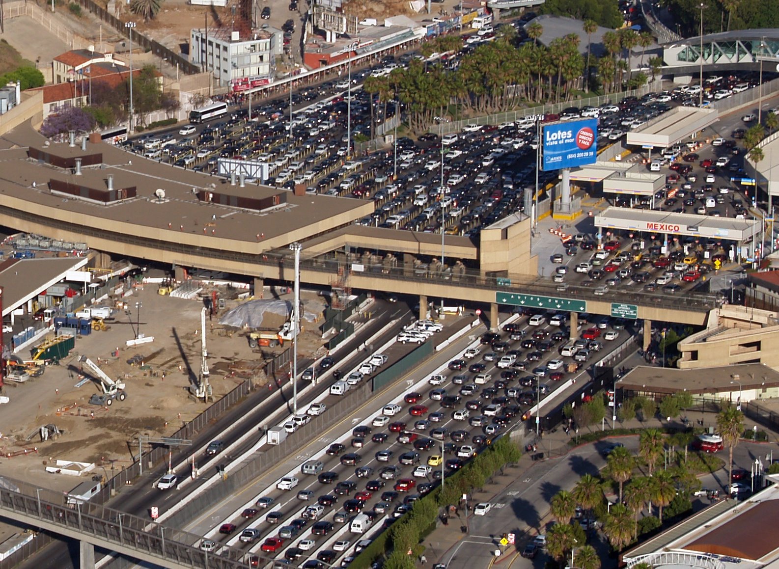 Cruce fronterizo de San Ysidro, punto de la frontera donde el Tesoro ubica plazas del Cártel de Sinaloa