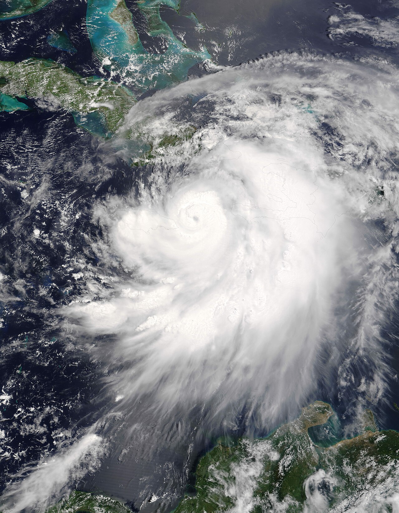 Imagen satelital de referencia de un huracán categoría 4 sobre el océano
