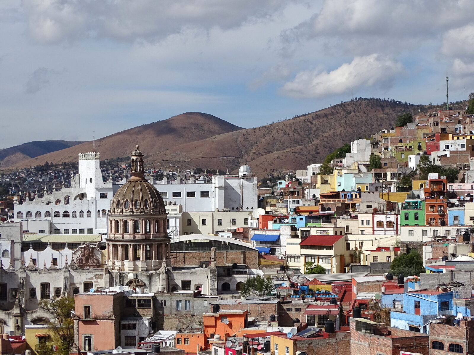 Centro histórico de la ciudad de Guanajuato visto desde lo alto