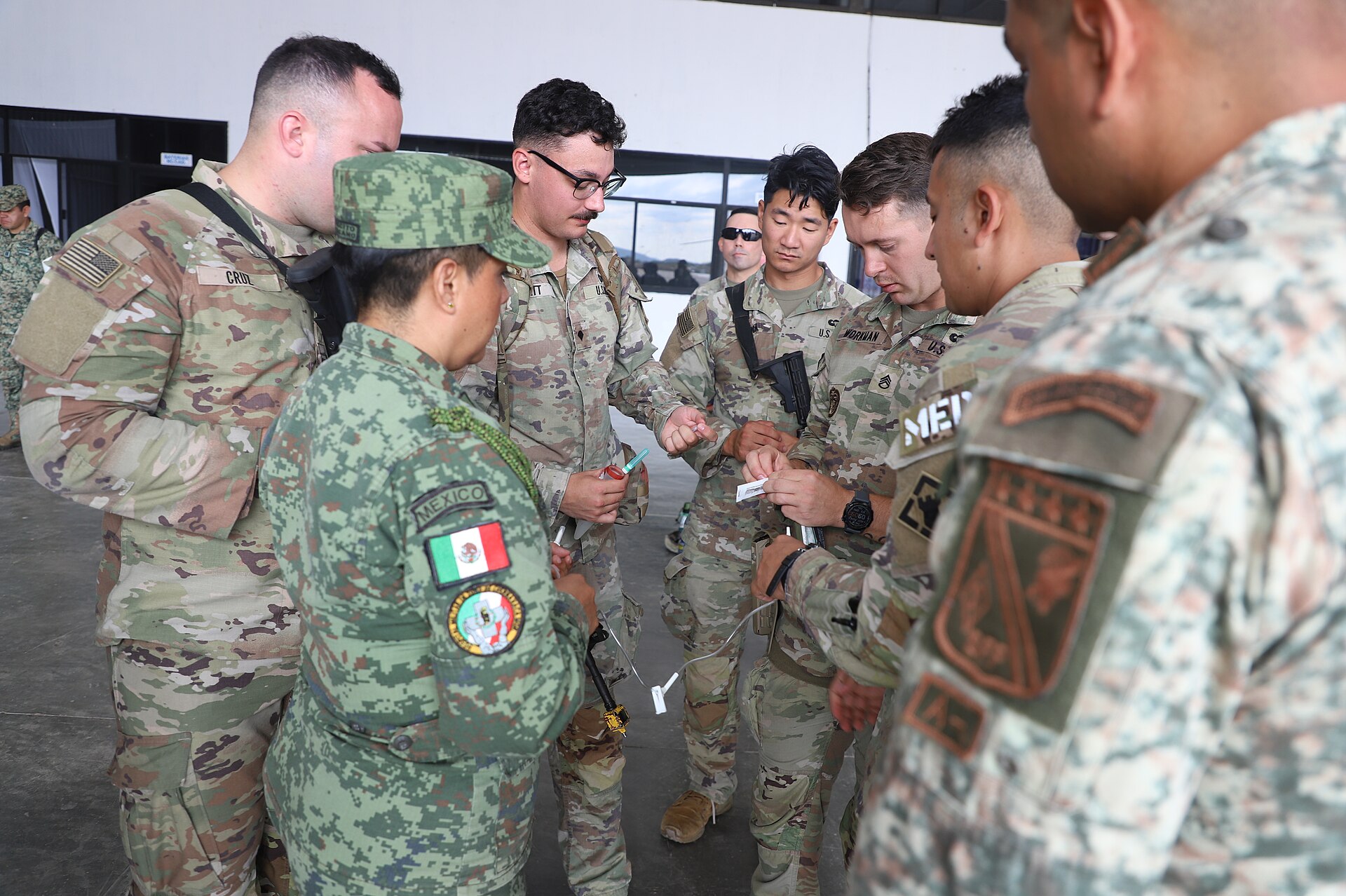 Personal en entrenamiento dentro del Centro Nacional de Adiestramiento en 2024