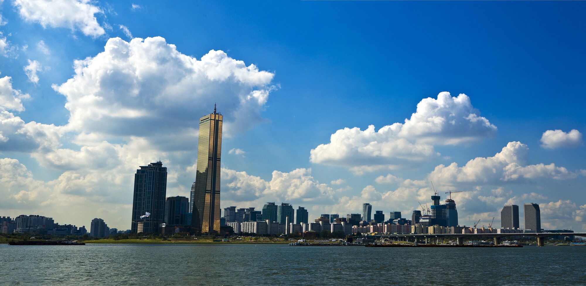Horizonte de Seúl junto al río Han, capital de Corea del Sur