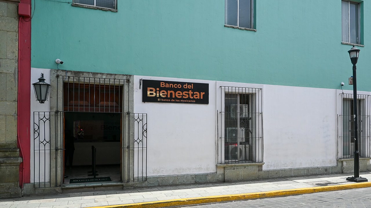 Sucursal del Banco del Bienestar en Oaxaca, donde los derechohabientes acuden a cobrar su pensión