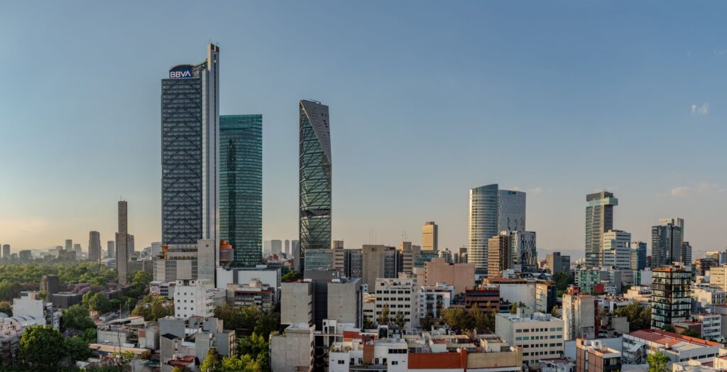 Calificación de México: HR Ratings la baja de BBB+ a BBB