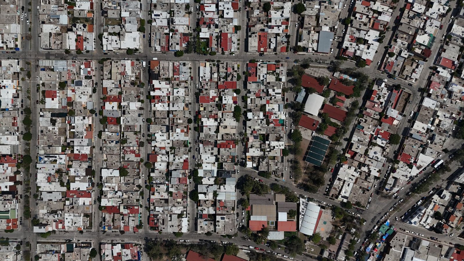 Vista aérea de viviendas en una zona urbana, zona donde el Gabinete de Seguridad ejecutó cateos