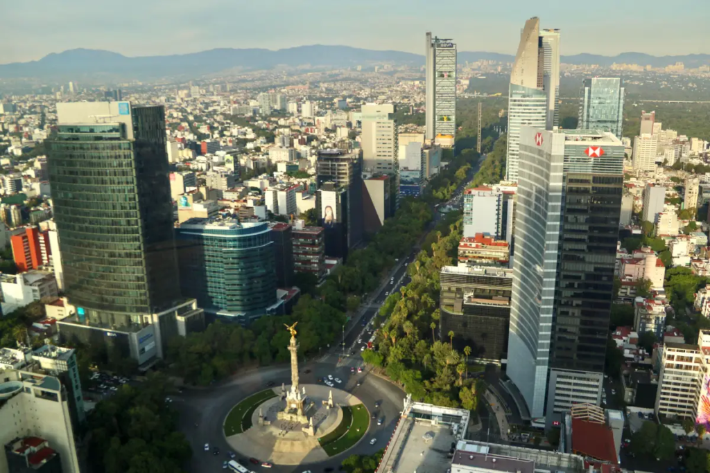 Grado de inversión de México bajo presión por Pemex y el T-MEC
