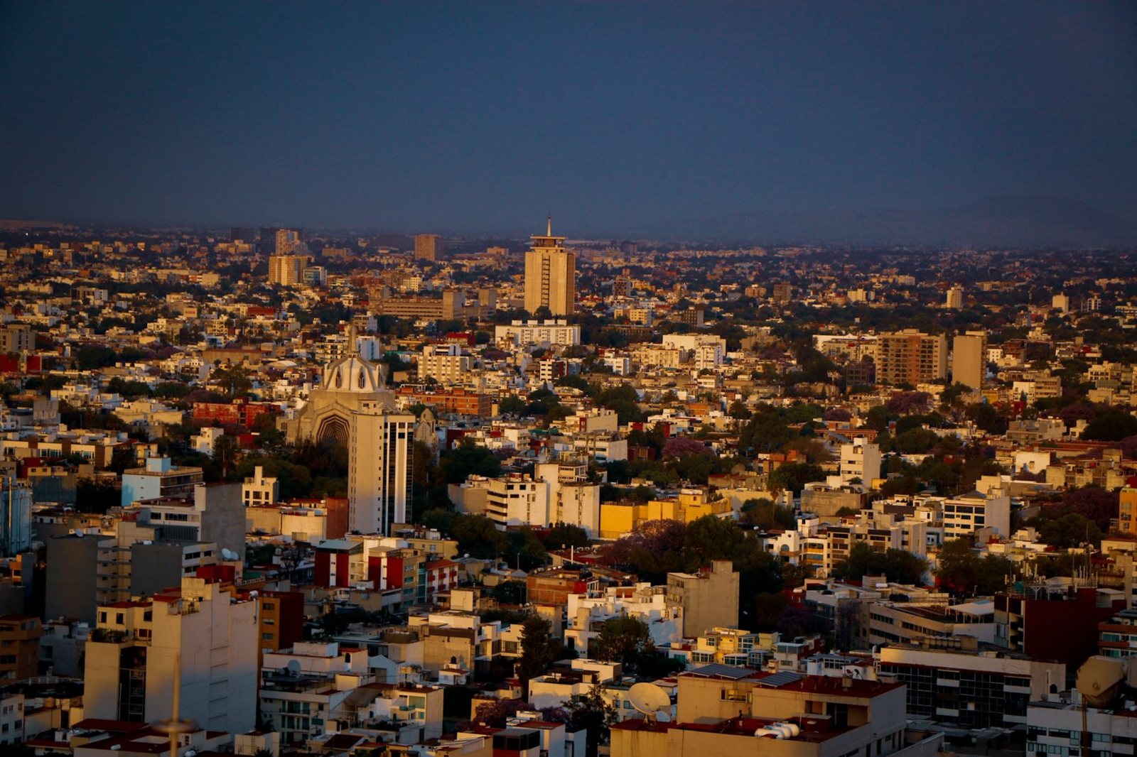 Vista aérea de una zona urbana al atardecer, zona metropolitana donde ocurrió la detención de El Tanque