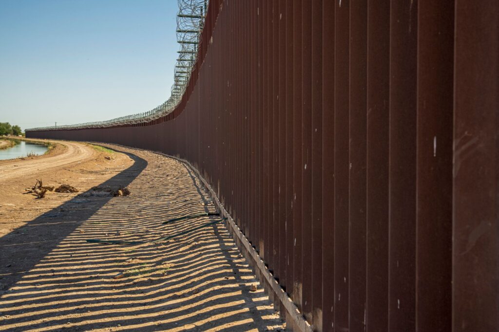 Drones en la frontera con México: EU prohíbe vuelos sin permiso