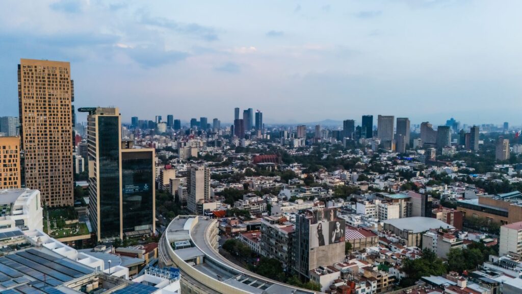 Encuesta de Banxico: analistas elevan el PIB 2026 a 1.40%