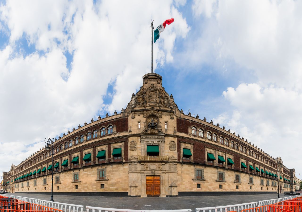 Fachada del Palacio Nacional en Ciudad de México donde Sheinbaum recibió al director de Nestlé