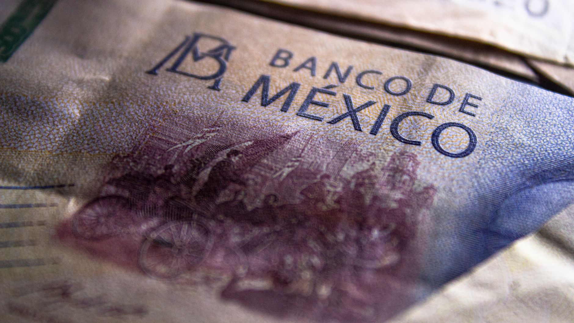 IOAE septiembre 2026 y el peso: detalle de un billete del Banco de México con su logotipo
