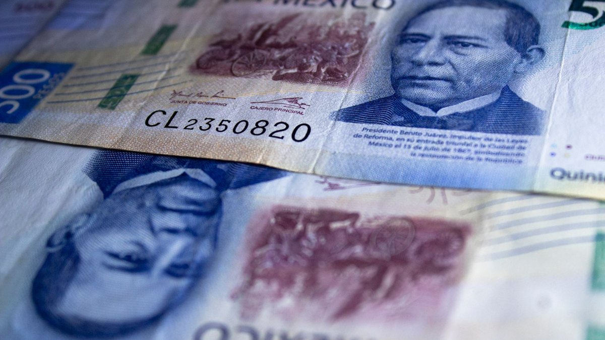 Billetes de 500 pesos mexicanos con la imagen de Benito Juárez, recaudación y factureras en el Paquete Económico 2027