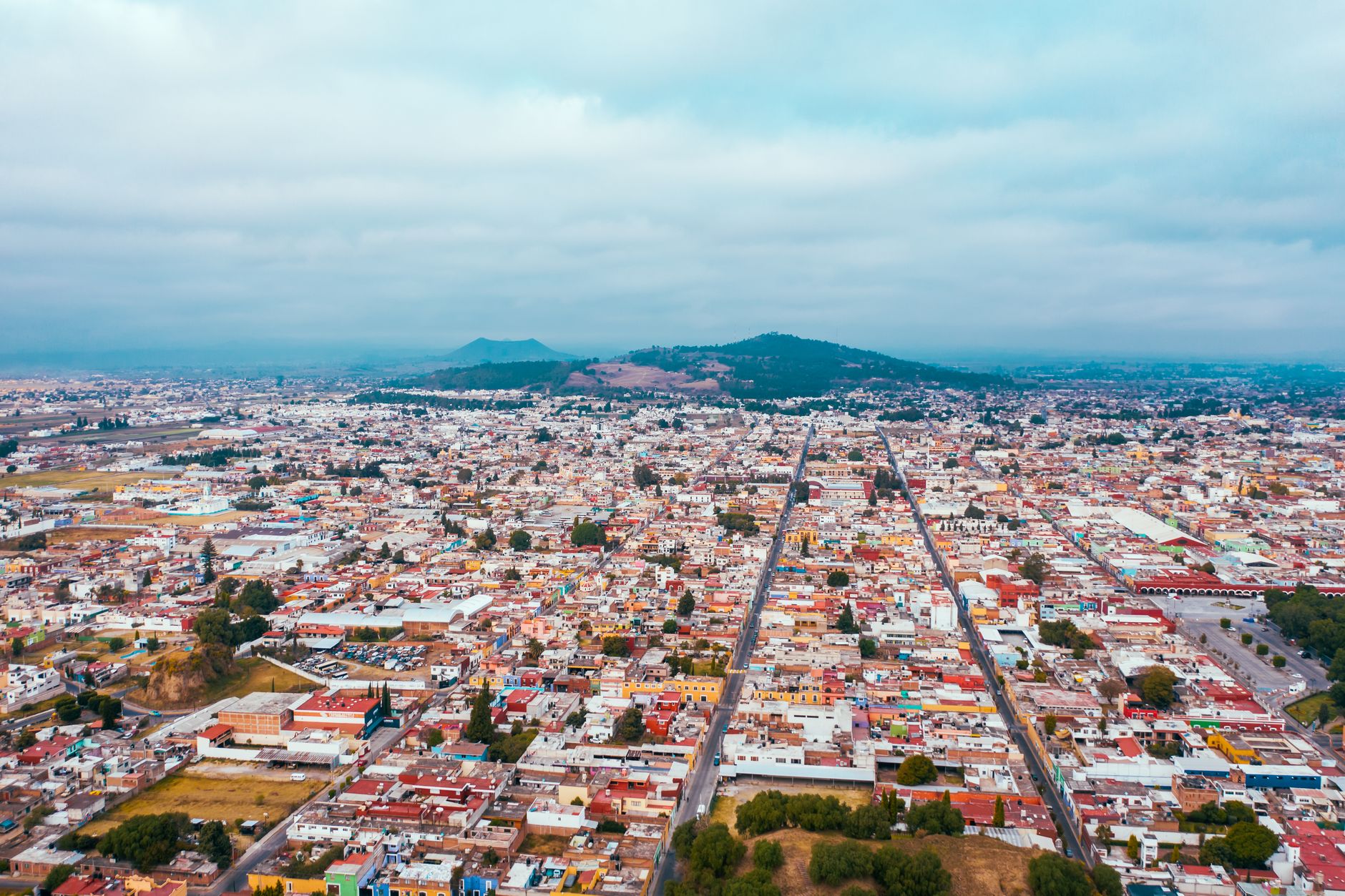 Vista aérea de una ciudad mexicana, ilustración del plan de seguridad para Morelos y sus 36 municipios